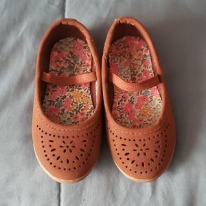 Girls dress flats